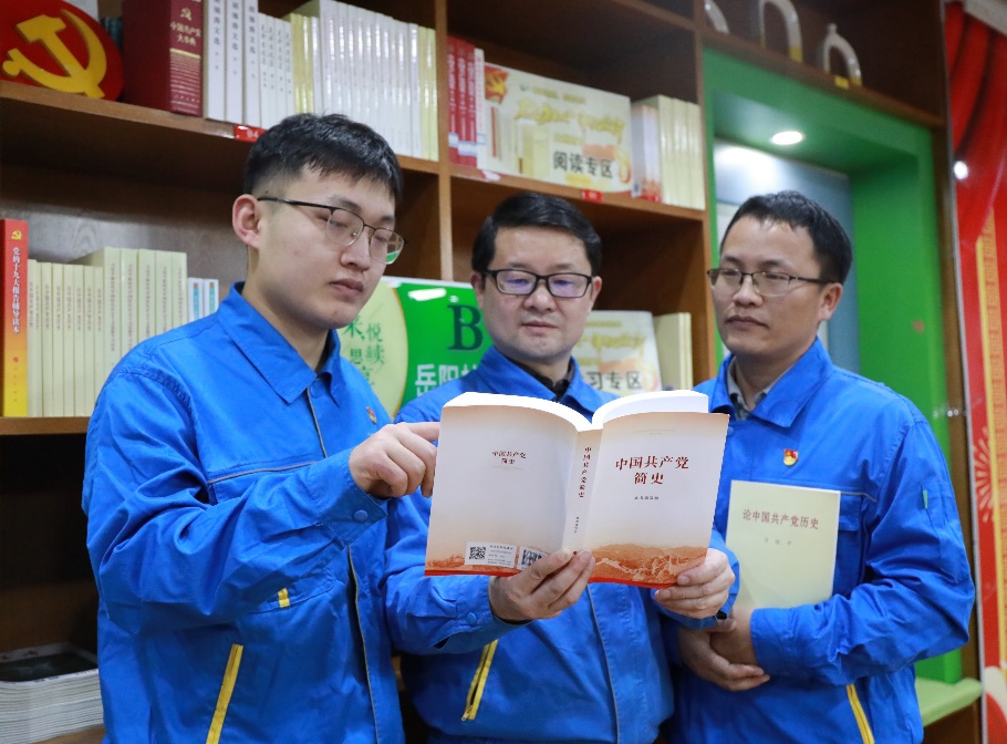 傳承紅色經典 | 黨史學習教育“指定書目”內文用紙岳陽林紙造傳承紅色經典 | 黨史學習教育“指定書目”內文用紙岳陽林紙造