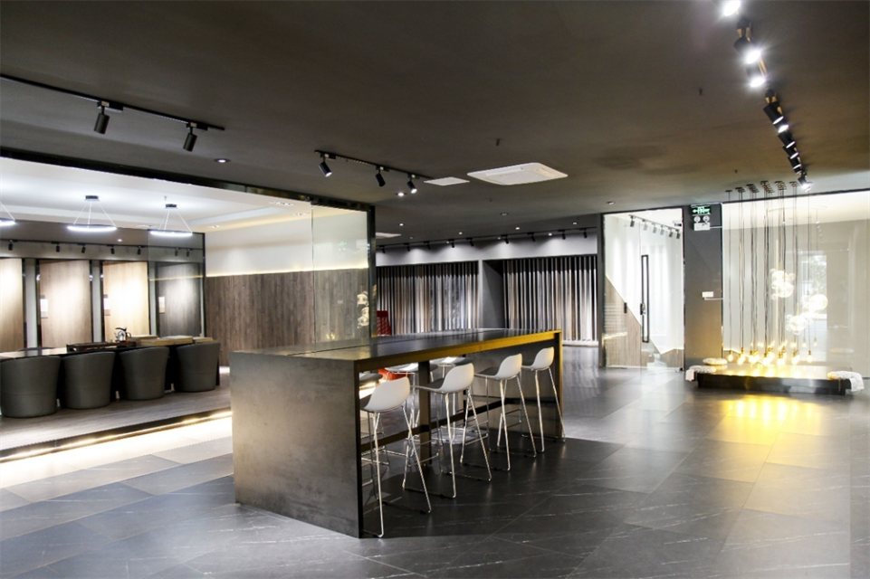 福人家居展廳內部.png